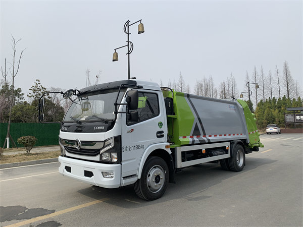 9方压缩垃圾车（东风大多利卡）